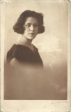P2409N Portret de femeie, 1925, studio Munteanu, C&acirc;mpulung Muscel