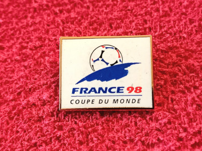 Insigna fotbal - Logo - Campionatul Mondial de Fotbal FRANTA 1998 foto
