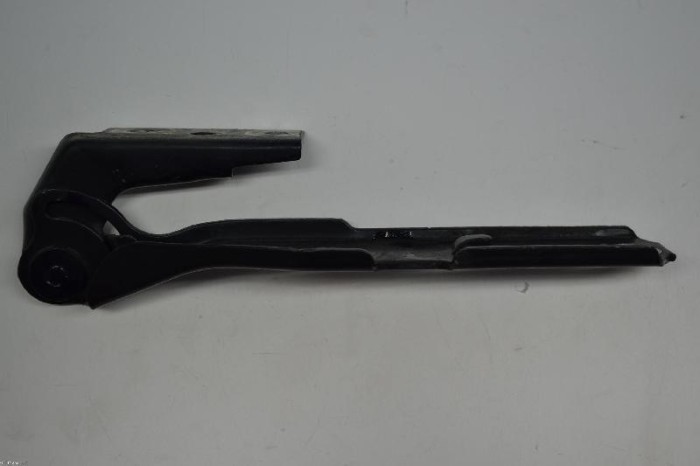 Balama capota dreapta față AUDI A4 8EC, B7 2006 OEM: 8E0923302E 2426150