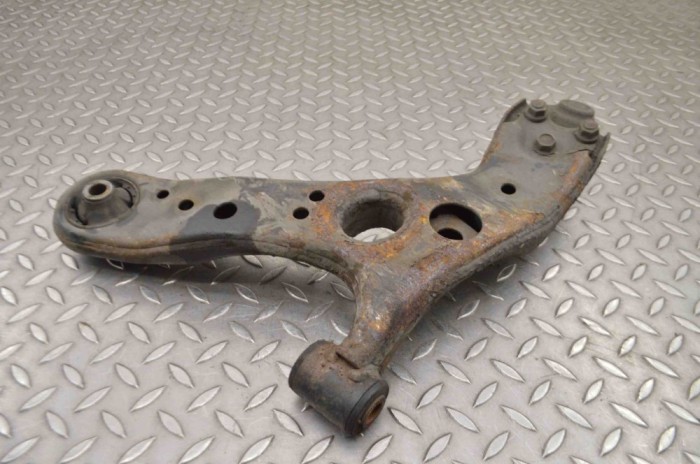 Braț inferior dreapta față TOYOTA PRIUS _W3_ 2014