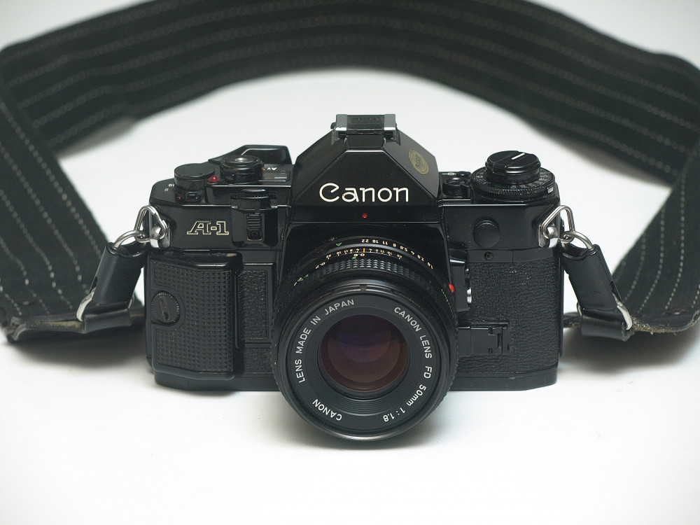 Canon A-1 cu obiectiv Canon FD 50mm f1.8 | Okazii.ro