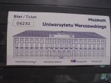 POLONIA - VARSOVIA - BILET INTRARE MUZEUL UNIVERSITATII WARSZAWSKIEGO - PE VERSO SIGLA VULTURULUI CU CELE 5 STELE A UNIVERSITATII SI ISTORICUL EI -