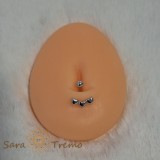 Piercing buric din argint 925 cu model 3 inimioare, 1 cm, tija subtire