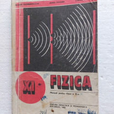 FIZICA CLASA A XI A - GHERBANOVSCHI PRODAN LEVAY , ANUL 1982