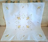 Fata de masa Vintage din bumbac cu broderie pe fir tip grila si broderie florala, manuala