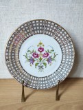 Farfurie de colecție, model floral cu bordura aurie