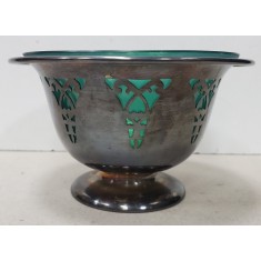 Vas decotrativ din metal argintat si sticla verde, Canada, Perioada Interbelica