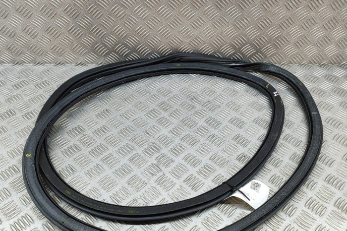 Garnitura ușă st&acirc;nga față AUDI A3 8V1, 8VK 2016 OEM: 8V3831721B | 27479886