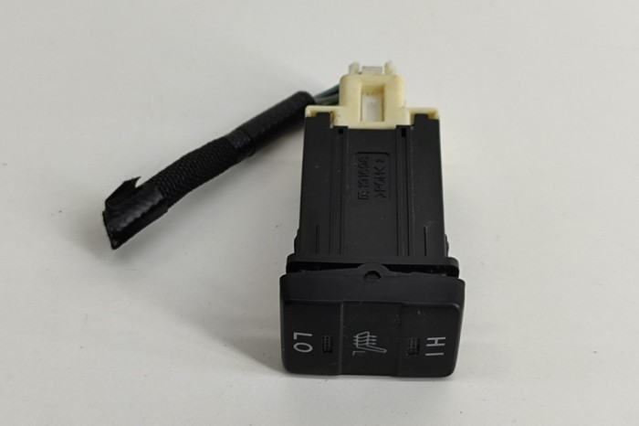 Comutator &icirc;ncălzire scaun TOYOTA RAV 4 IV _A4_ 2015 OEM: 84751-42082 | 28360653