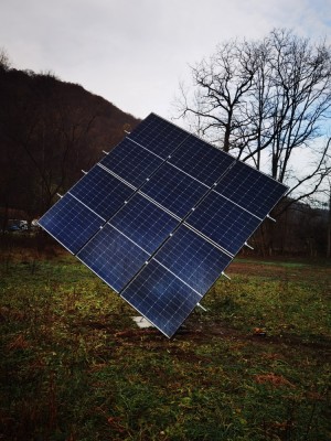 Tracker solar pe 2 axe foto