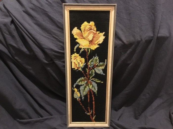 arta / design / vintage - Tablou goblen / cusatura Trandafir in rama de lemn !