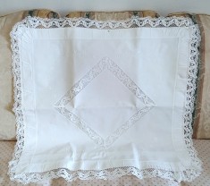 Fata de perna Vintage cu bordura si insertii de dantela croset
