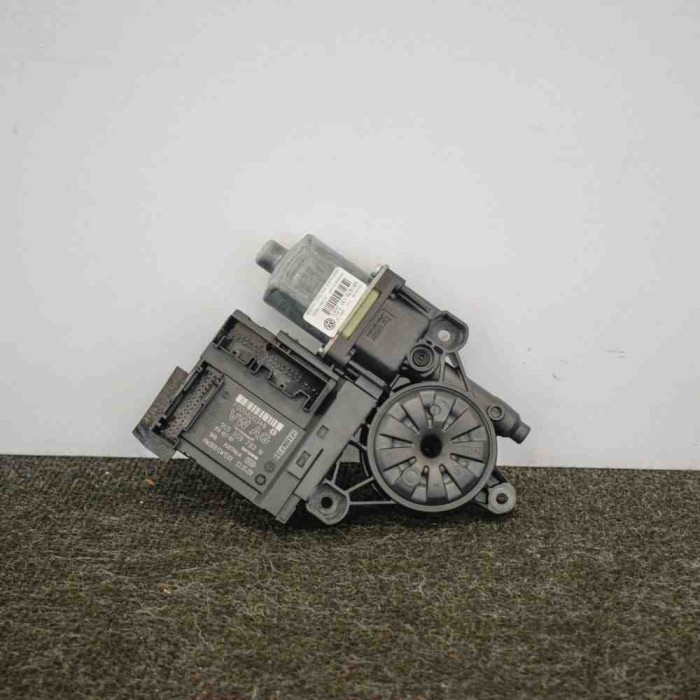 Motor macara geam ușă dreapta față VW PASSAT B6 3C2 2010 OEM: 1K0959701AR 2732740