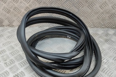 Garnitura ușă dreapta față KIA EV6 CV 2023 OEM: 82140-CV000 | 21736825 foto