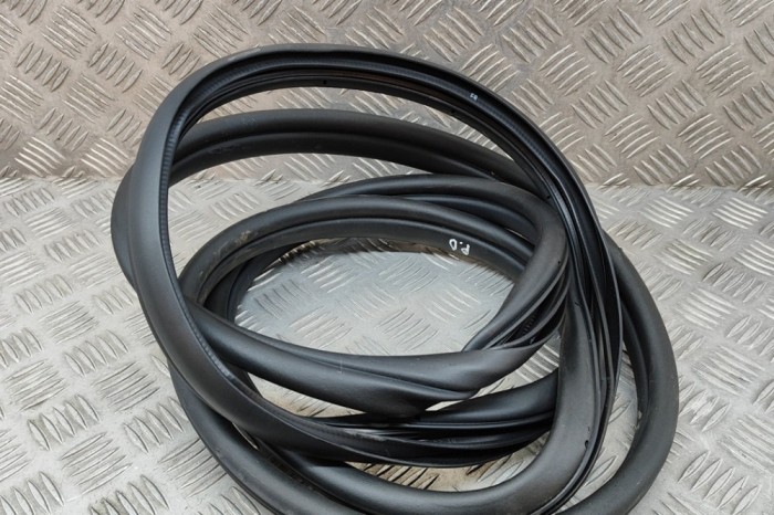 Garnitura ușă dreapta față KIA EV6 CV 2023 OEM: 82140-CV000 | 21736825
