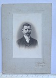 Portret bărbat &ndash; Cabinet card Oppelt, Bucuresci c.1900 &ndash; blind-stamp atelier