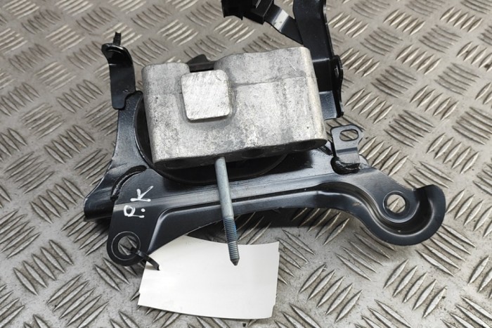 Suport motor st&acirc;nga TOYOTA C-HR _X2_, _H2_ 2023 OEM: 12372-0T680,12372-F2040 | 30905839