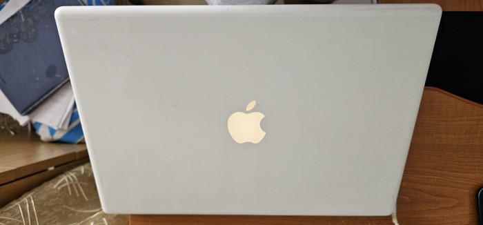 LEPTOP Apple MackBook A1181 , CITITI DESCRIEREA VA ROG .