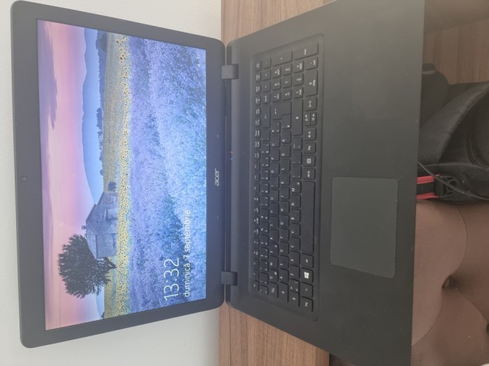 Laptop 17.3 HD+ Acer Aspire ES1-732 Intel quad 4x1.1ghz 8GB, 1TB, 10pro Livrare gratuita!