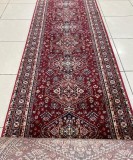 Cumpara ieftin Traversa Festonata Surfilata, Model Lotos 15040-210, Latime 0.6m, Marime 60 x 300 cm, Grena, Rosu, Inaltime Fir 8 mm, Antialergic, Polipropilena, Livi