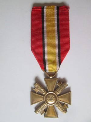 Rară! Italia medalia/crucea WWII:10 ani in serviciul Militiei Fasciste MVSN(Camasile Negre),panglica nu este originala foto