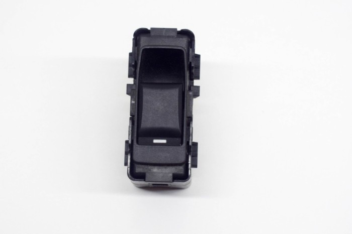 Buton geam ușă st&acirc;nga spate DODGE AVENGER 2008 OEM: 04602787AA,04602787A 14715367