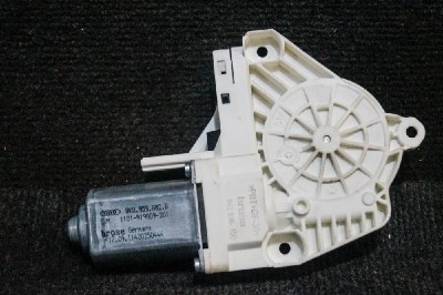 Motor macara geam ușă dreapta față VW TOUAREG 7P5 2013 OEM: 8K0959802B | 1854755 foto