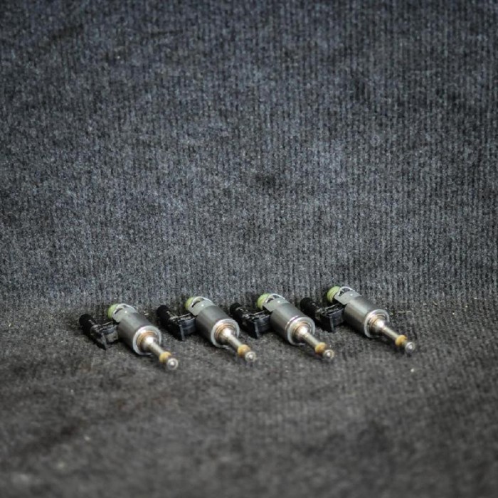 Injector de combustibil VW POLO 6R, 6C 2014 OEM: 04E133036A 1599685