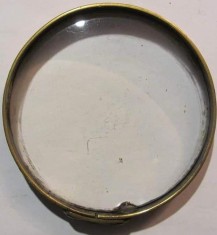 CY Lupa f. veche convexa ambele fete / inel gros de alama / lipsa maner D: 9 cm