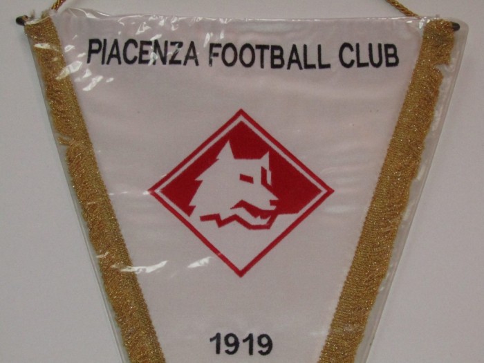 Fanion fotbal de protocol (brodat) - PIACENZA FC (Italia) dimensiuni 44x30cm)