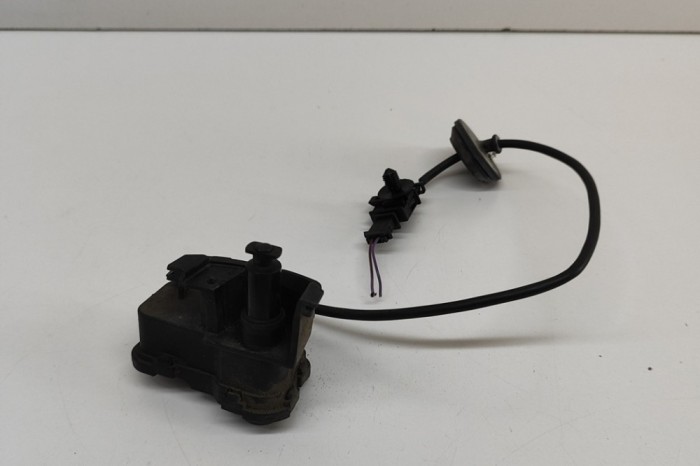 &Icirc;ncuietoare capac rezervor VW GOLF VII 5G1, BQ1, BE1, BE2 2014 OEM: 5C6810773H 28828189