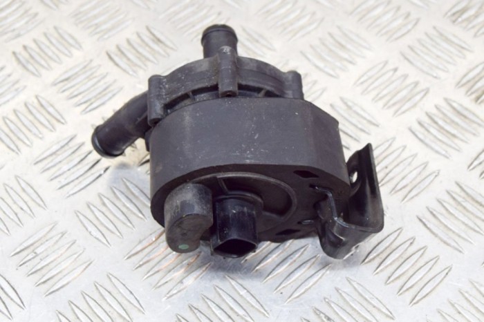 Pompa de apa auxiliara TESLA MODEL S 2017 OEM: 1035348-00-F 11818602