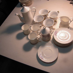 Set din portelan pentru servit ceai/cafea (ce se ved in imagini), 16 piese