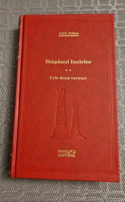 Stapanul inelelor volumul 2 Cele doua turnuri J. R. R. Tolkien foto