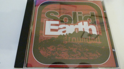 Solid Earth - grounded -773 foto