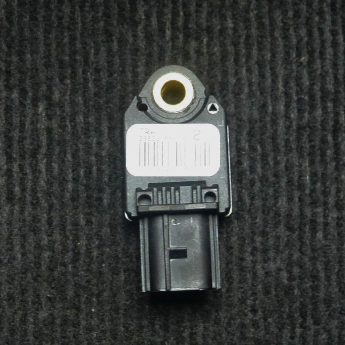 Senzor de impact dreapta spate TOYOTA YARIS _P9_ 2009 OEM: 89831-0H010 1595151