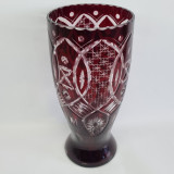 Vaza masiva romaneasca cristal rosu rubin, veche, vintage