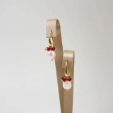 Cumpara ieftin Cercei argint 925 placat aur cu agat rubiniu si perle albe de cultura Verda, 3.2 cm, fabricati manual in Italia