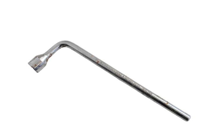 Cheie de piulițe roata MERCEDES-BENZ SLK R172 2012 OEM: A2215810001 22345194