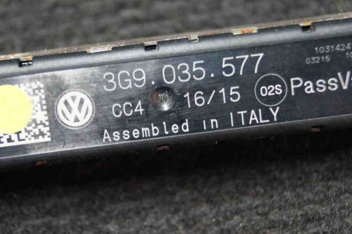 Amplificator de antena VW PASSAT Variant B8 3G5 2015 OEM: 3G9035755