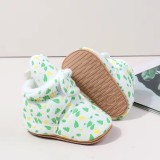 Cizmulite albe cu imprimeu verde si galben (Marime Disponibila: 6-9 luni