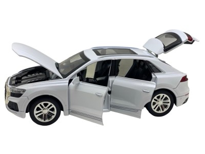 Macheta Audi Q8 alb cu sunet si lumini, deschide tot 1:24 foto