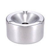 Cumpara ieftin Scrumiera metalica Pufo Gentle cu capac, 6 cm, argintiu