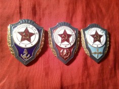 Set 3 Insigne Militare URSS - Academia Militara Sovietica - diverse arme , metal si email ,h=4cm