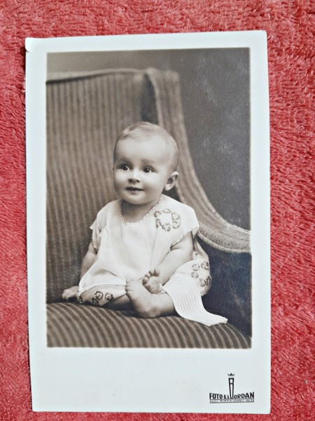 Fotografie tip carte postala, fetita Rodica Puscariu la 8 luni, 1931
