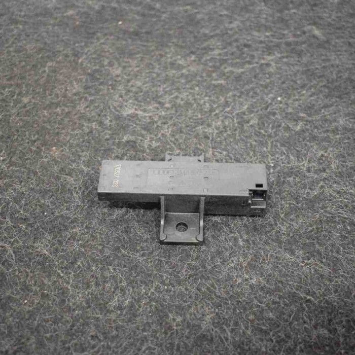 Amplificator de antena AUDI A4 Avant 8W5, B9 2017 OEM: 4M0907247