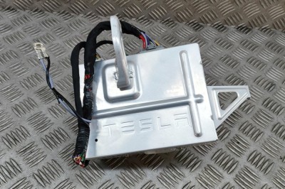 Amplificator de sunet TESLA MODEL 3 2021 OEM: 1079748-00-E 28300052 foto