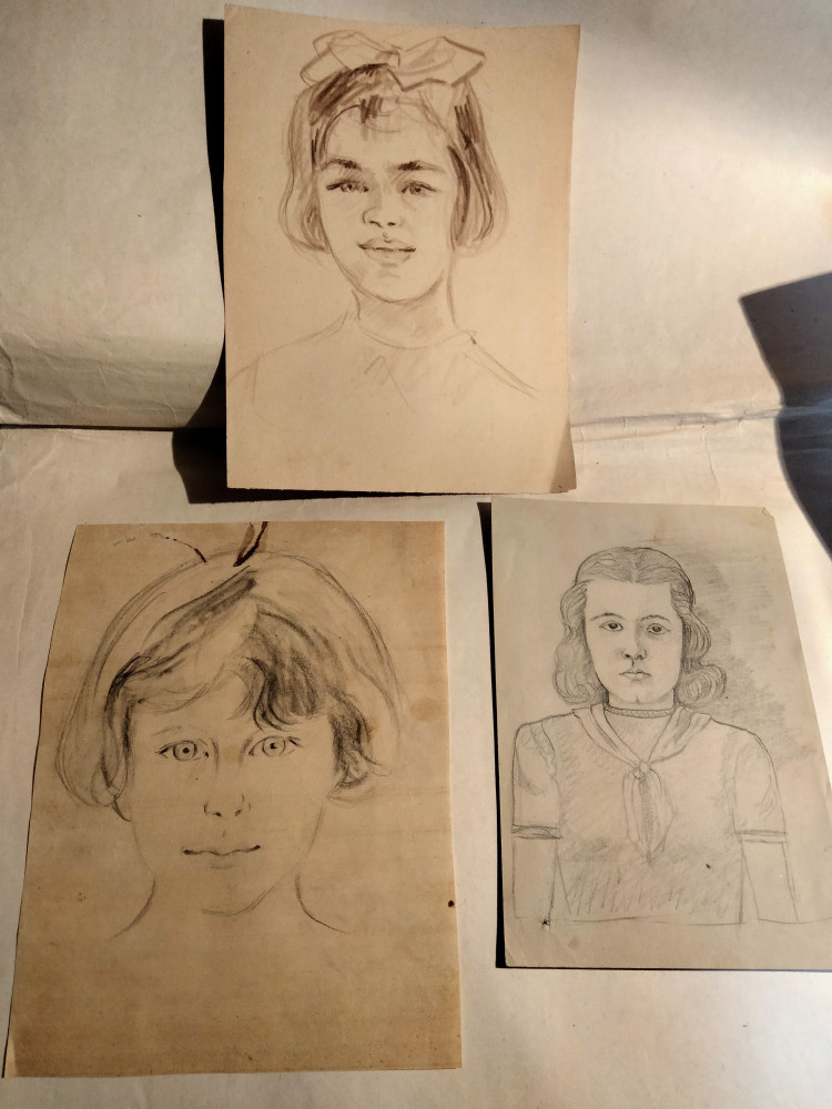 3 portrete de femei, desene in creion, Carbune, Realism | Okazii.ro