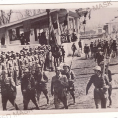 5569 - SINAIA Regele MIHAI, defilarea armatei (18/13 cm) - old Press Photo 1941