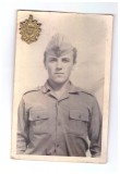 Fotografie de dimensiunea unei CP soldat geniu RSR cu semn de arma prins de fotografie